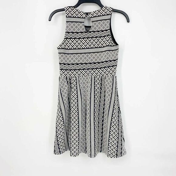 Ginger G Women's Black White Fit & Flare Dress Size Small Aztec Bohemian - Picture 5 of 7